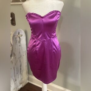 Chic Strapless Satin Dress in Vibrant Pink